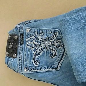 Distressed Miss Me skinny leg size26 low rise